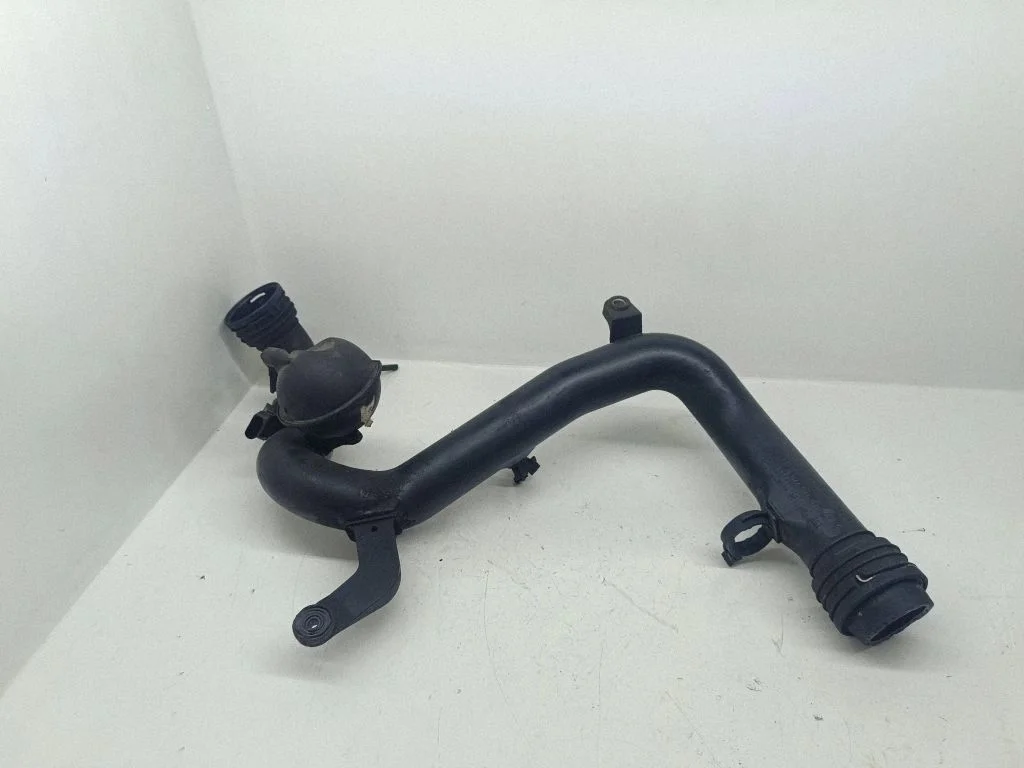 Intercooler hose/pipe – Volkswagen Touran I (2003-2010)
