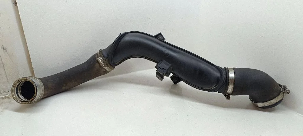 Vahejahuti voolik (-ud)/ toru (-d) – Volkswagen Passat B6 (2005-2010)