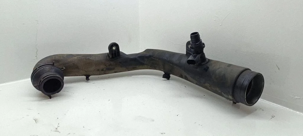 Intercooler hose/pipe – Volkswagen Touran I (2003-2010)