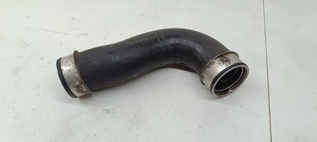 Intercooler hose/pipe – Volkswagen Touran I (2003-2010)