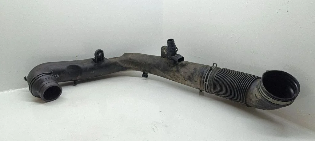 Starpdzesētāja šļūtene (-es)/ caurule (-es) – Volkswagen Passat B5.5 (2001-2005)