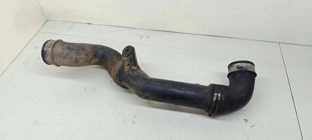 Vahejahuti voolik (-ud)/ toru (-d) – Volkswagen Caddy (2004-2010)