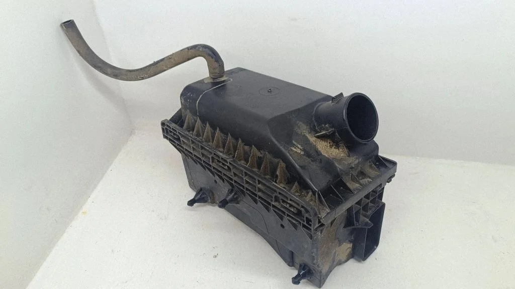 Air filter box 04891700AB