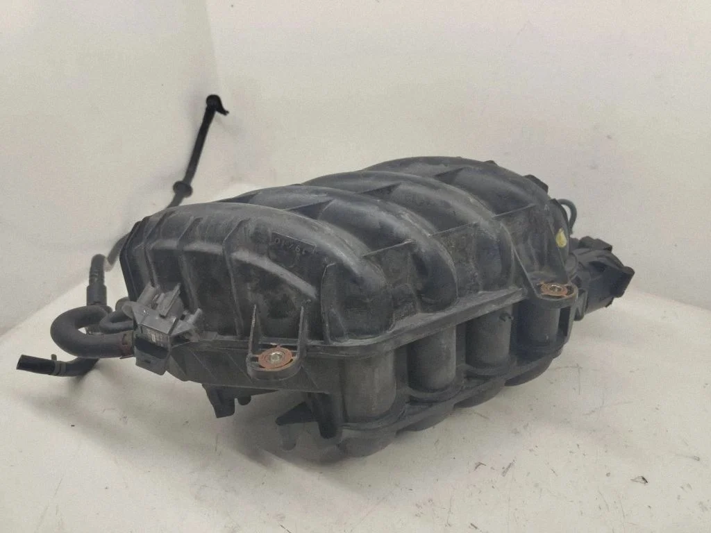 Intake manifold – Volkswagen Passat B6 (2005-2010)