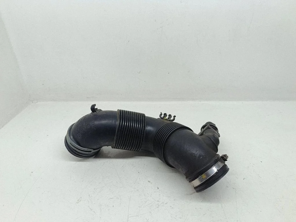 Air intake hose/pipe – Skoda Octavia Mk2 (1Z) (2004-2013)
