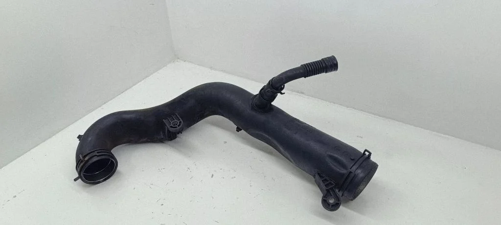 Õhu sisselaske voolik (-ud)/ toru (-d) – Volkswagen Passat B6 (2005-2010)
