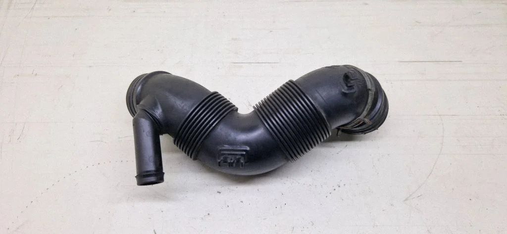 Air intake hose/pipe 3C0129654