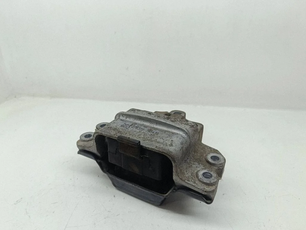 Engine mount bracket – Volkswagen Passat B6 (2005-2010)