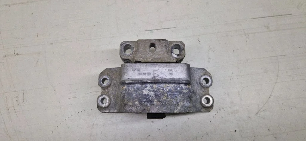 Engine mount bracket 3C0199555