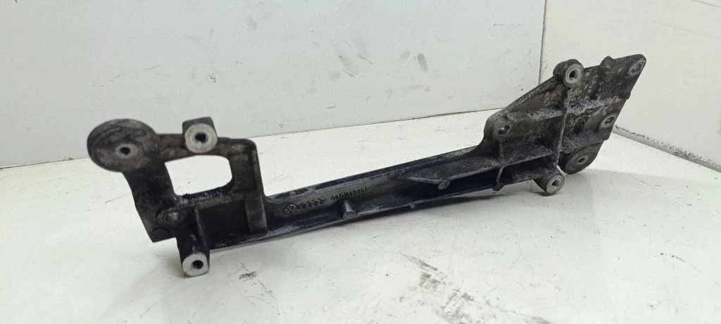 Dzinēja stiprinājuma kronšteins – Audi A3 S3 8P (2003-2012)