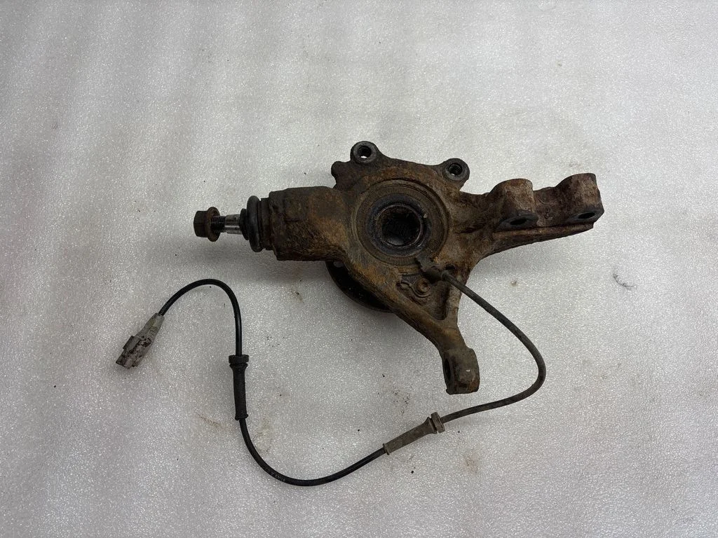 Front wheel hub – right