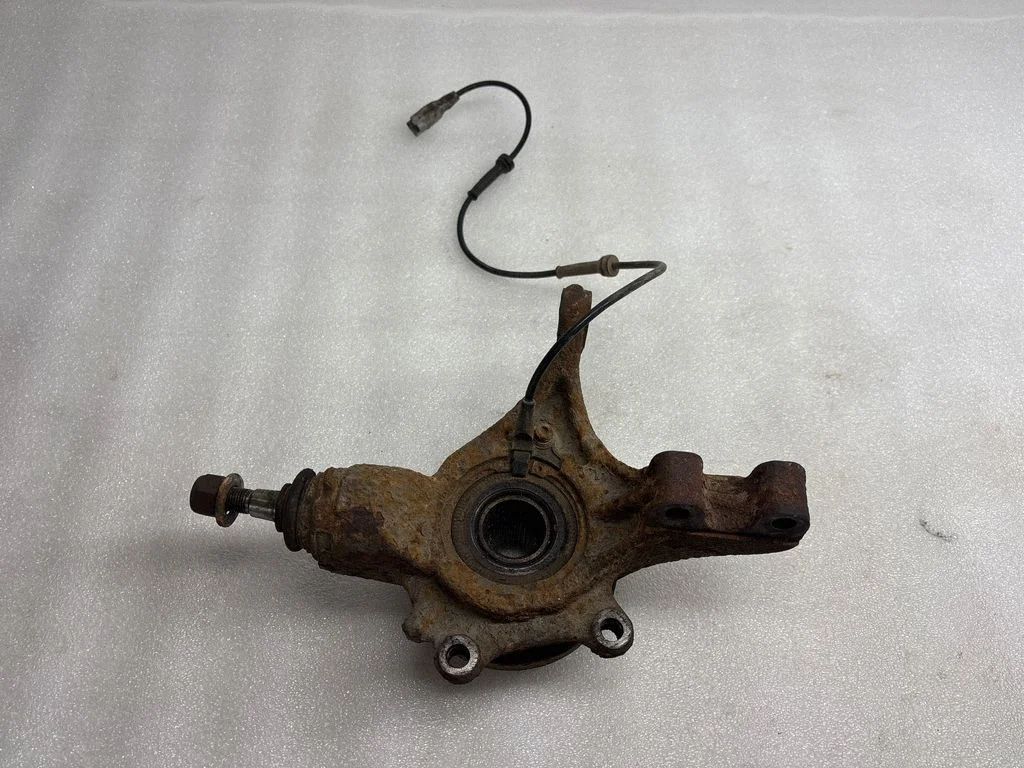 Front wheel hub – left