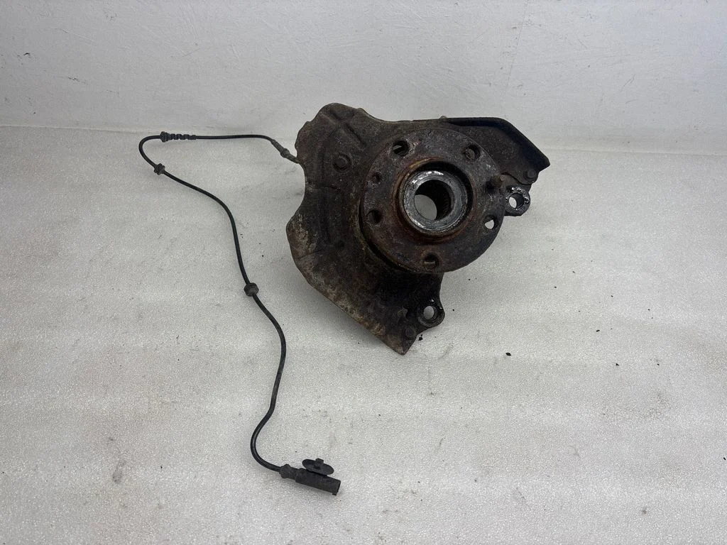 Front wheel hub – right