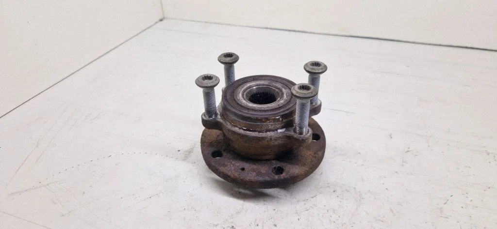 Front wheel hub
