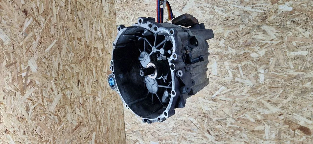 Mechaninė 5 pavarų dėžė