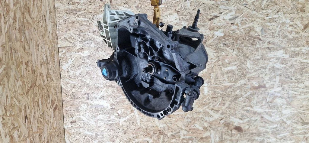 Mechaninė 5 pavarų dėžė