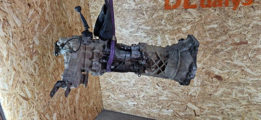 Mechaninė 5 pavarų dėžė