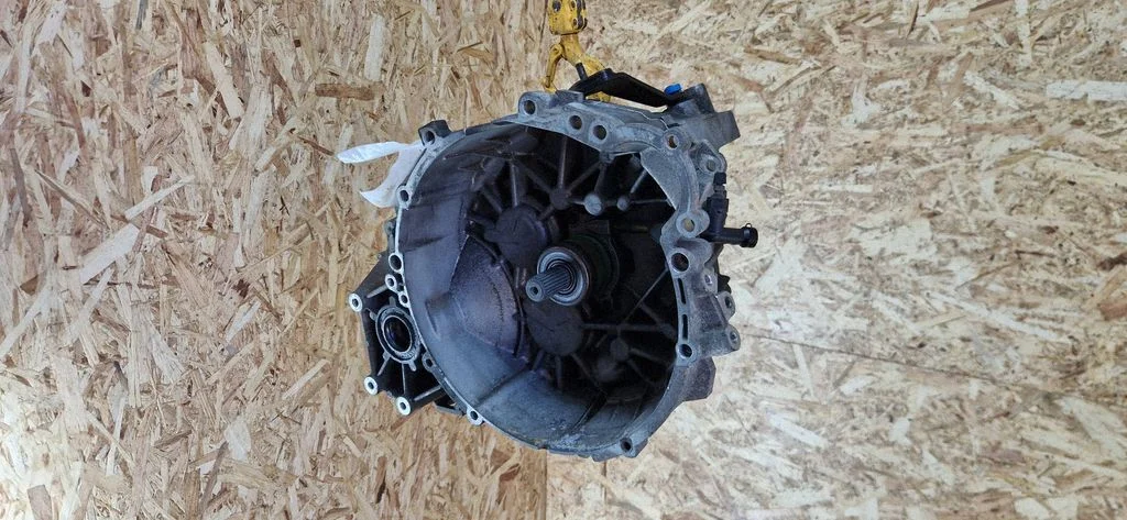 Mechaninė 5 pavarų dėžė