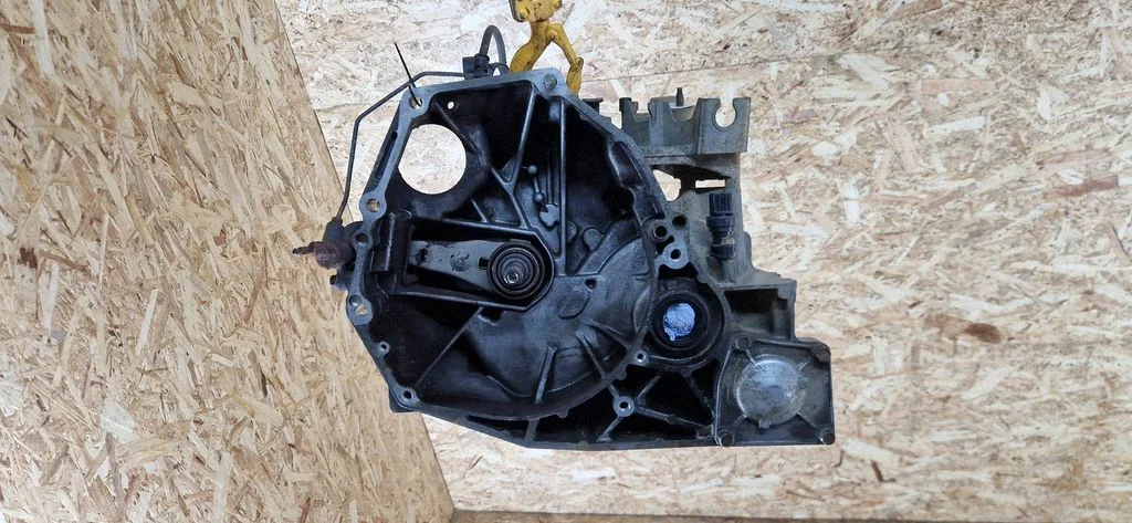 Mechaninė 5 pavarų dėžė