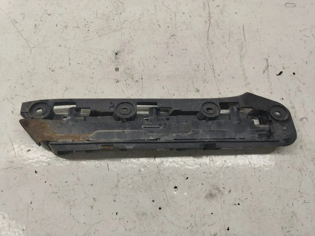 Priekšējā bampera turētājs – Volkswagen Touran I (2003-2010)