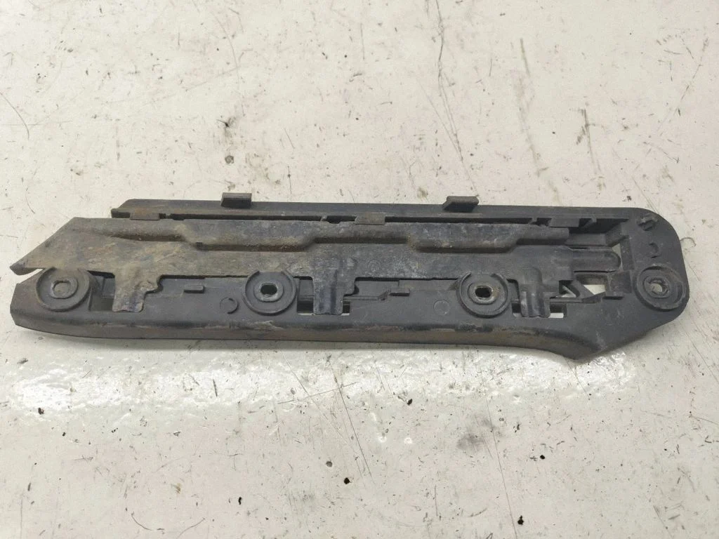 Front bumper mounting bracket – Volkswagen Touran I (2003-2010)