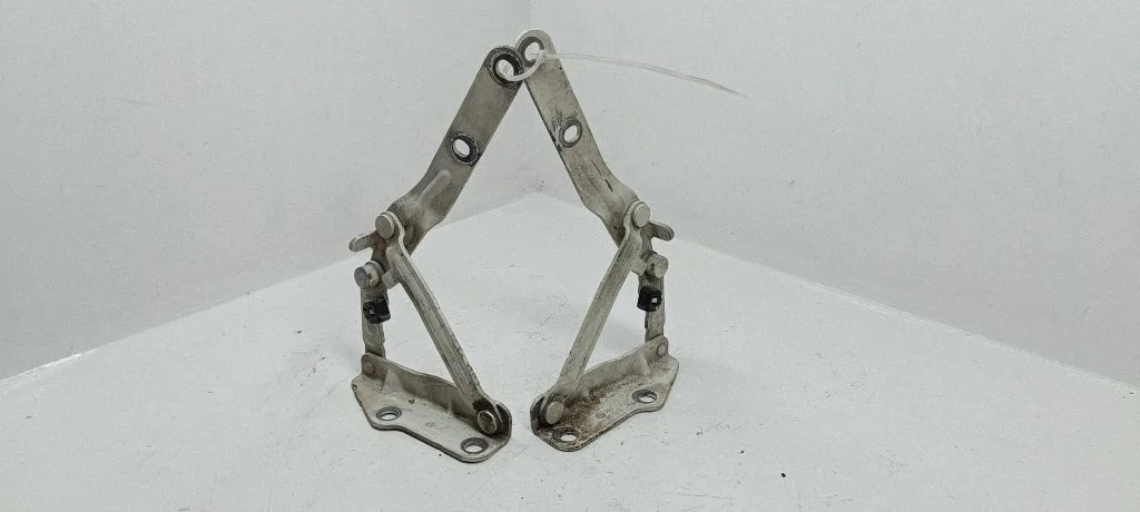 Engine bonnet/hood hinges – Volkswagen Transporter - Caravelle T5 (2003-2015)