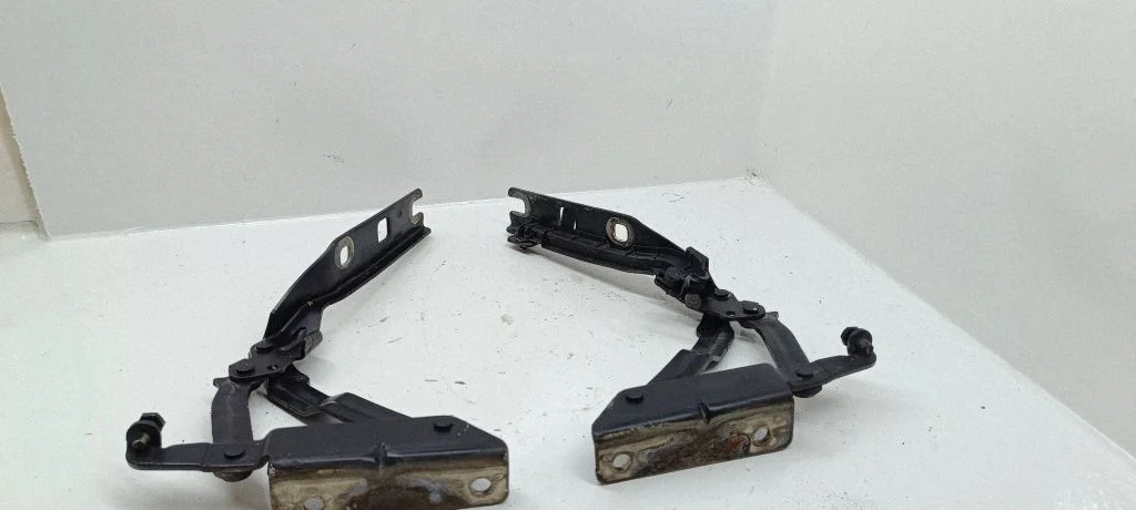 Mootorikapoti hinged – Volkswagen Jetta V (2005-2010)