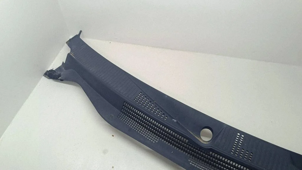 Wiper trim 05303815AF