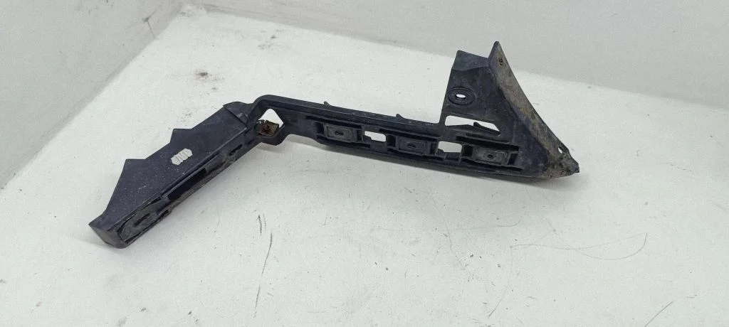 Rear bumper mounting bracket – Volkswagen Touran I (2003-2010)