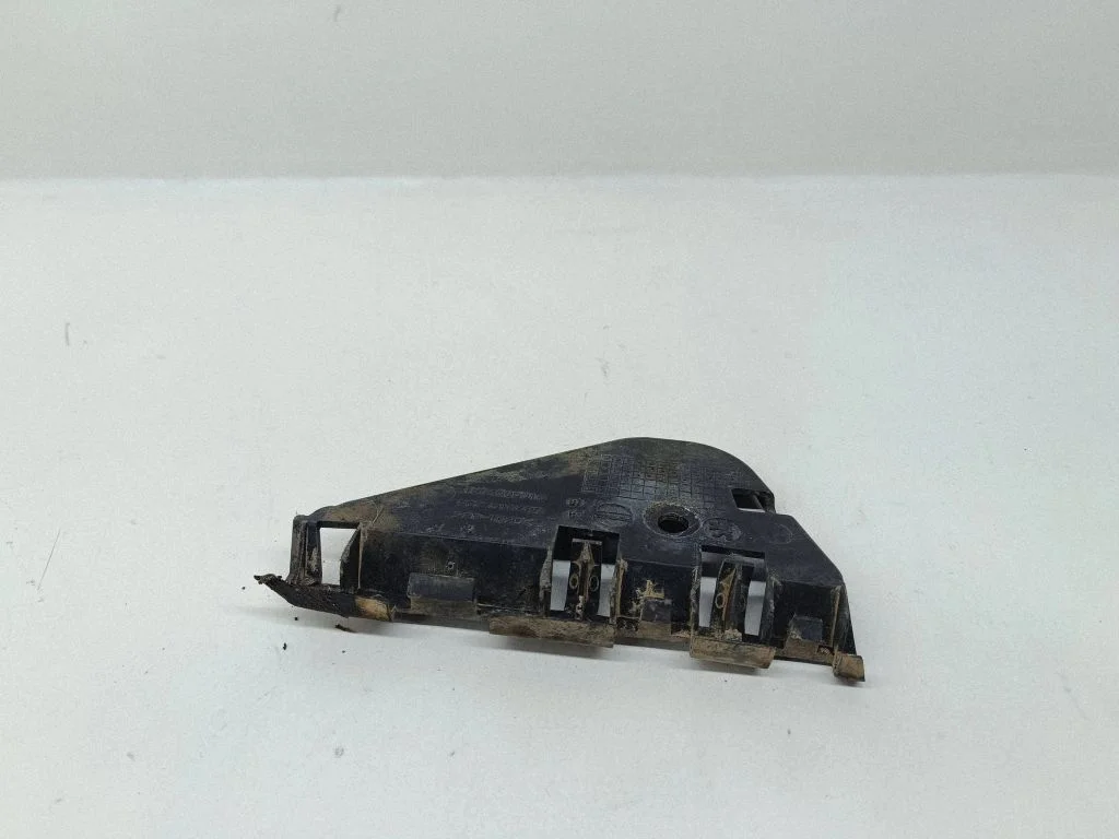 Rear bumper mounting bracket – Peugeot 307 (2001-2005)