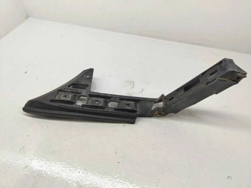 Tagumise kaitseraua kinnitusklamber – Volkswagen Touran I (2003-2010)