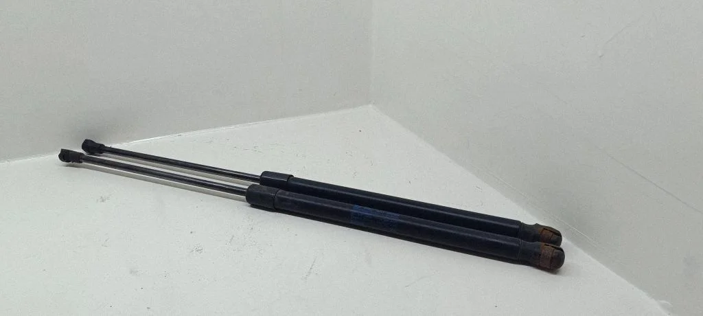 Tailgate/trunk strut/damper – Volkswagen Passat B5 (1997-2000)