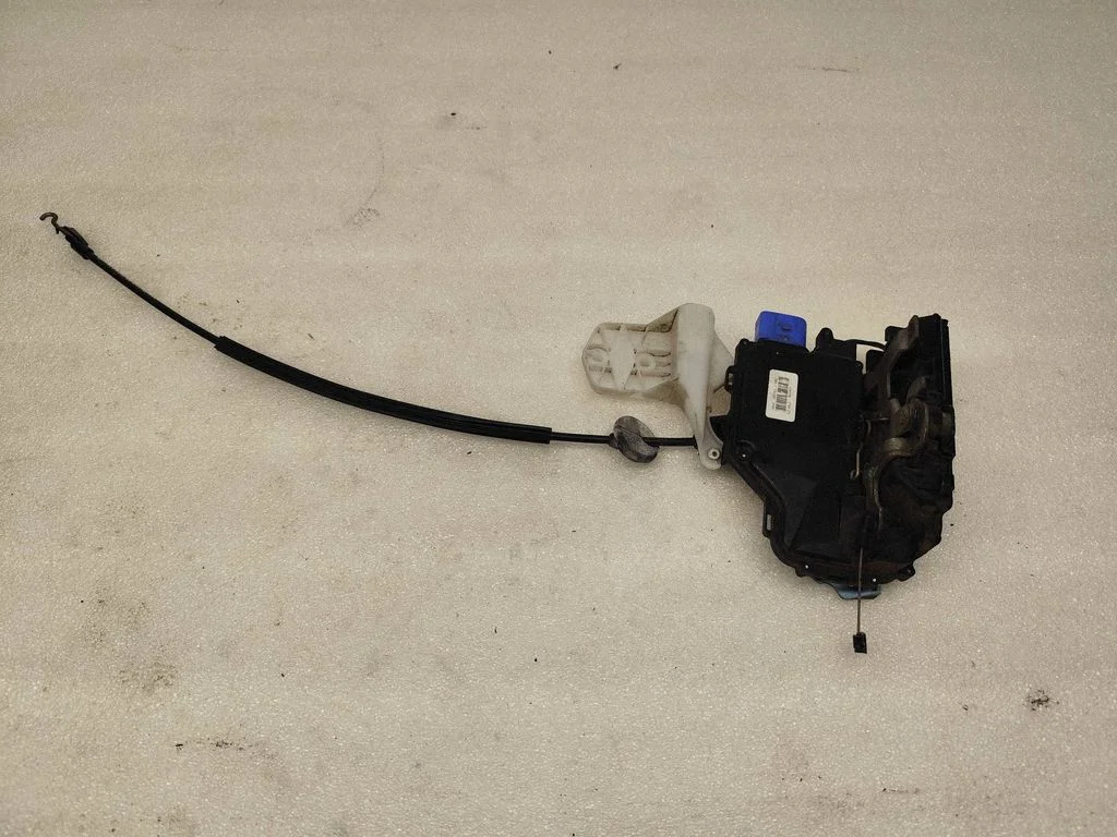 Esiukse lukk – Volkswagen Caddy (2004-2010)