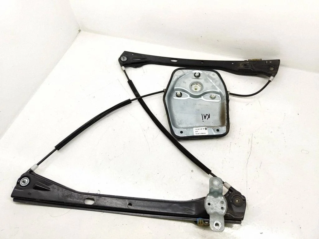 Priekšējā el. loga pacēlāja mehānisma komplekts – Volkswagen Golf Plus (2005-2013)