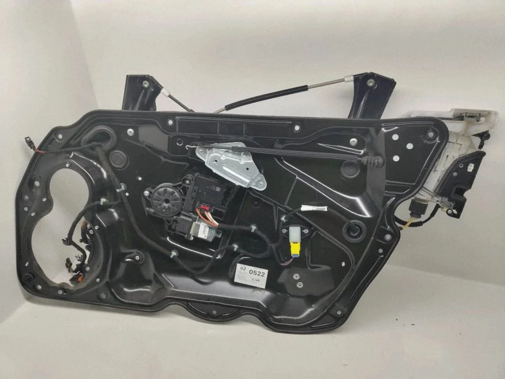 Esiukse elektriline aknatõstuk mootoriga – Volkswagen Passat B5.5 (2001-2005)