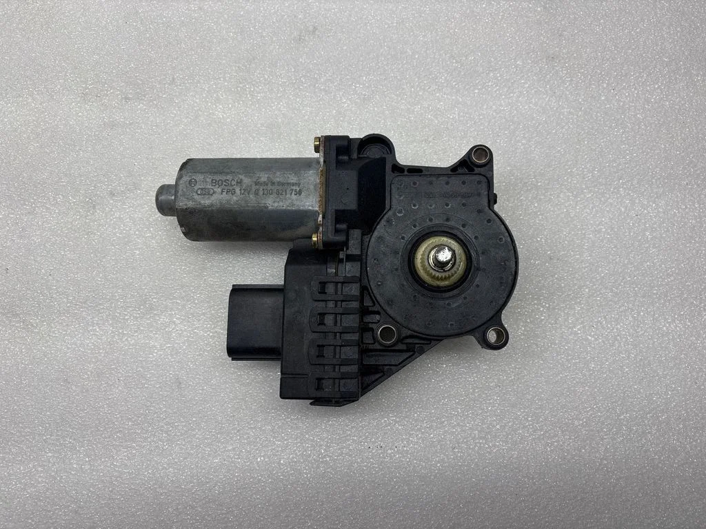Priekšējā loga pacēlāja motoriņš 0130821756