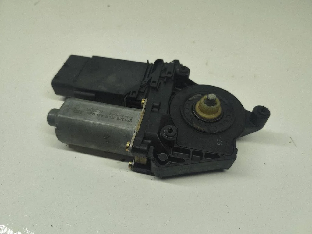 Front door window regulator motor – Volkswagen Passat B5 (1997-2000)