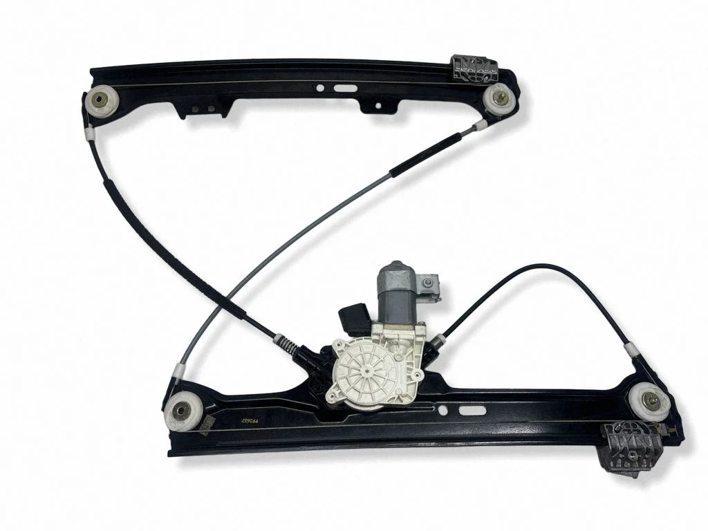 Front door window regulator with motor 7075667