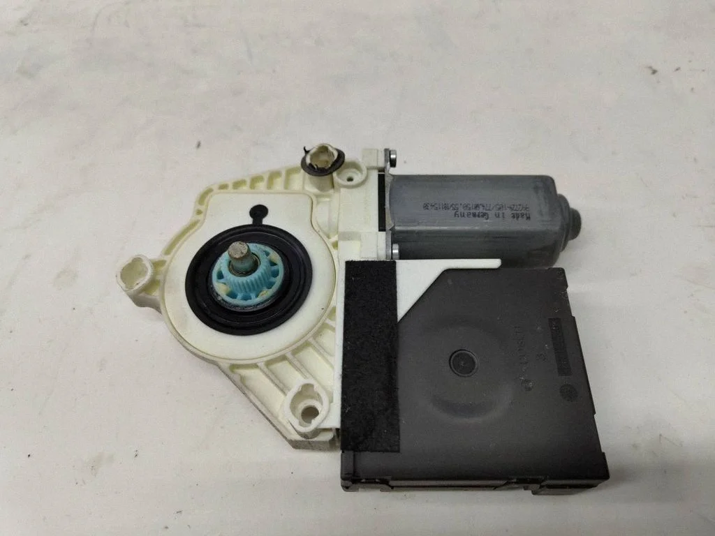 Front door window regulator motor 1K5837402P