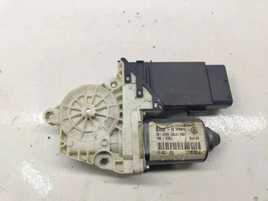 Priekšējā loga pacēlāja motoriņš – Volkswagen Golf IV (1998-2005)