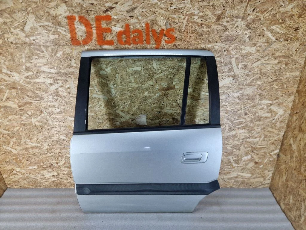 Aizmugurējās durvis – aizmugurējā kreisā