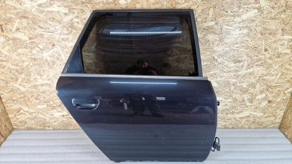 Rear door – rear right