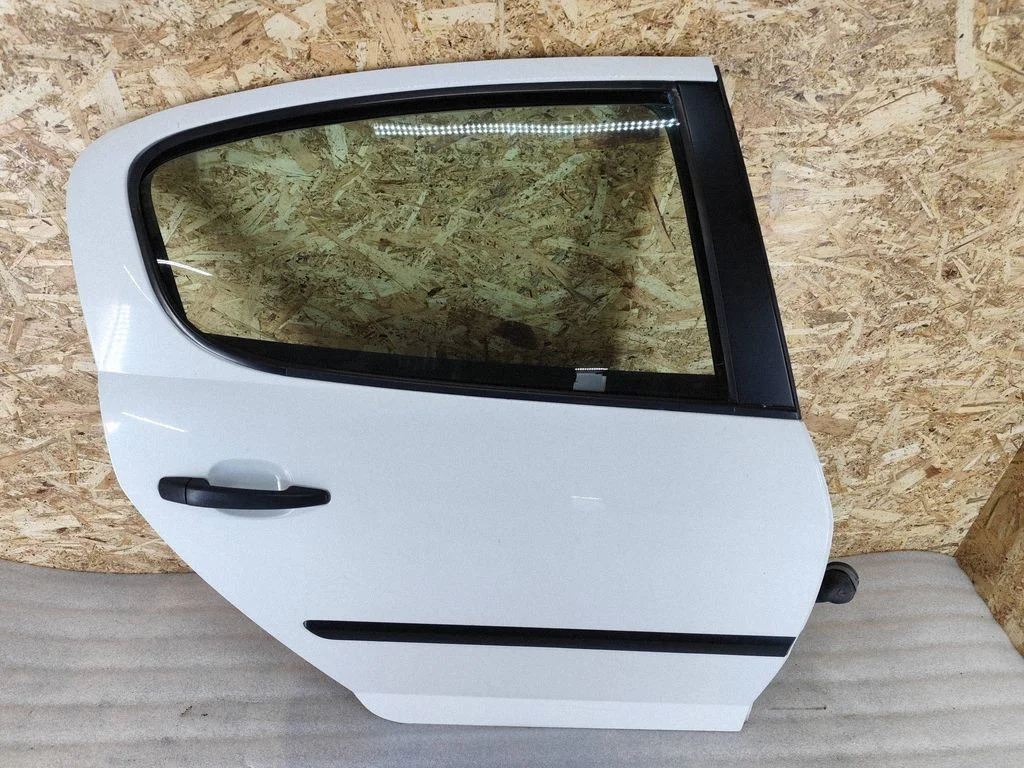 Rear door – right
