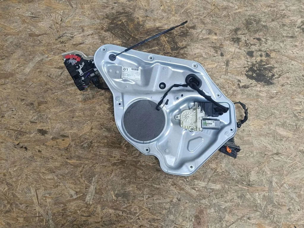 Rear window lifting mechanism without motor – Volkswagen Golf Plus (2005-2013)