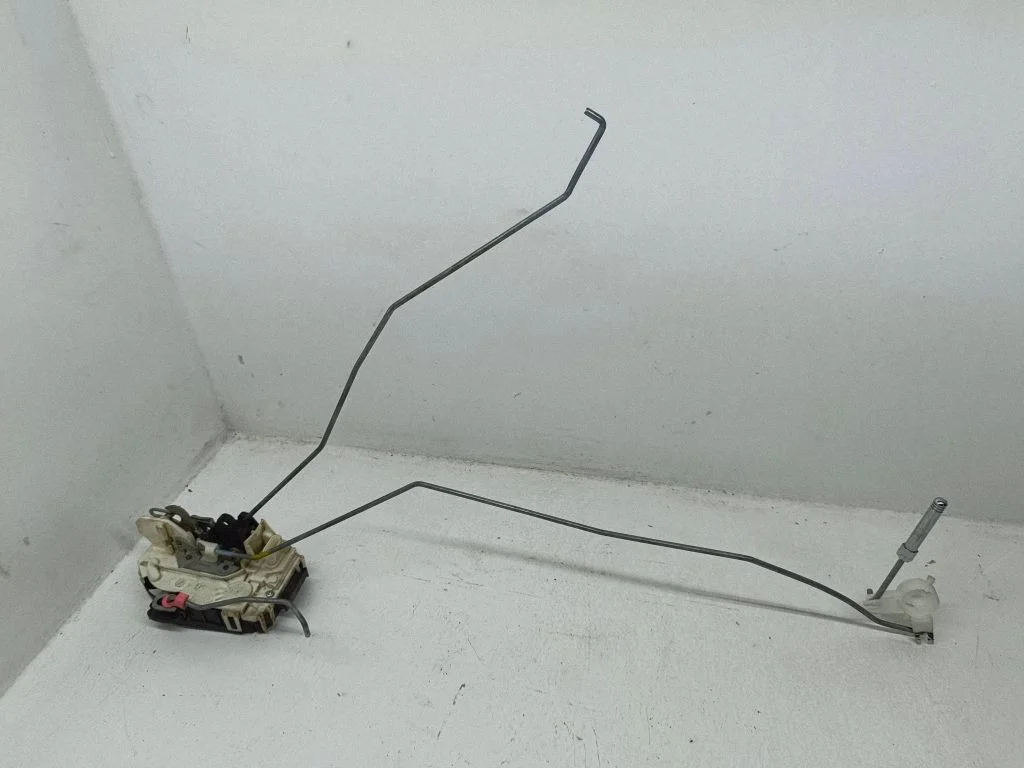 Rear door lock P04589651AC