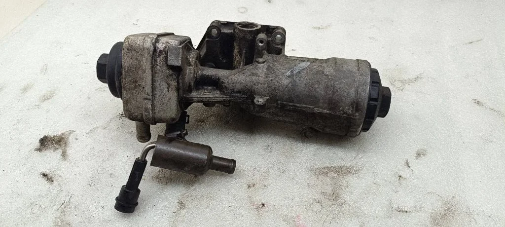 Eļļas filtra turētājs/dzesētājs – Volkswagen Passat B6 (2005-2010)