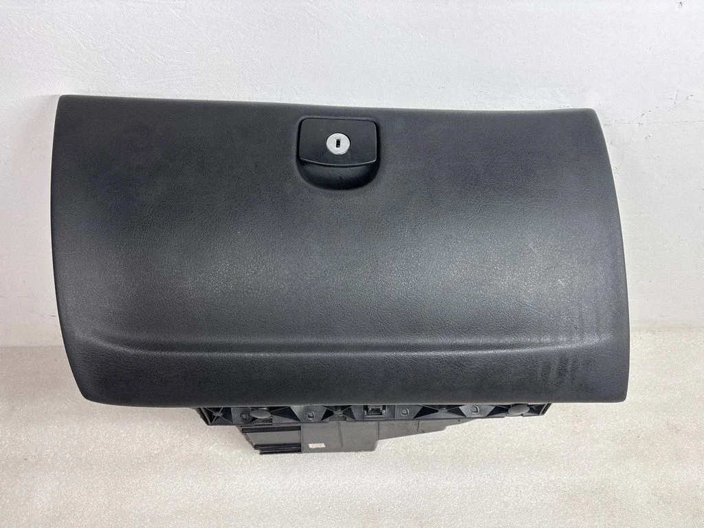 Glove box
