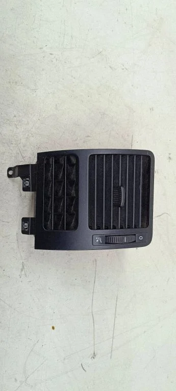 Dash center air vent grill – Volkswagen Touran I (2003-2010)