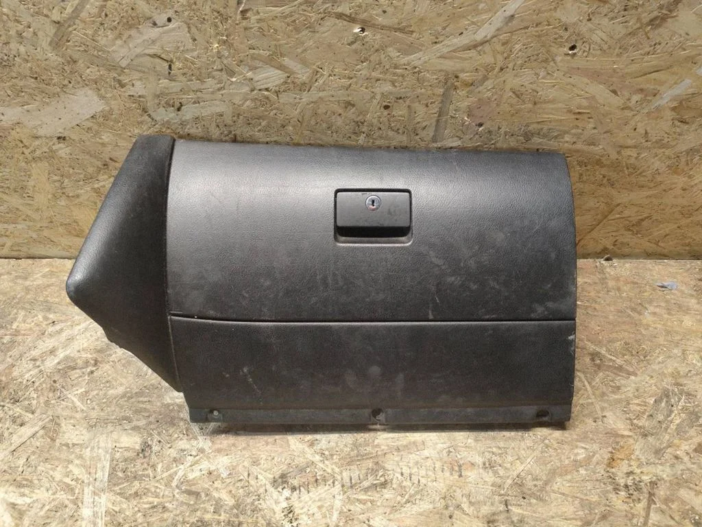 Cimdu nodalījums – Volkswagen Golf IV (1998-2005)
