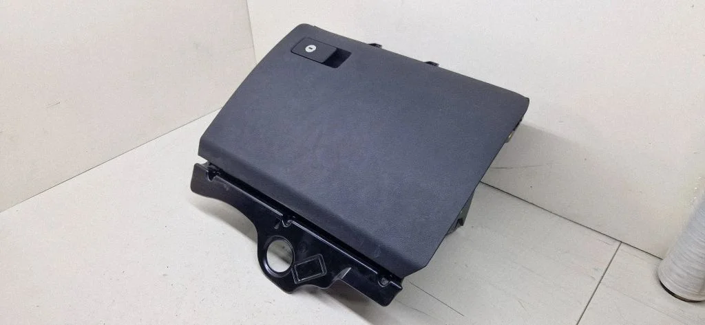 Glove box – Volkswagen Passat CC (2008-2016)